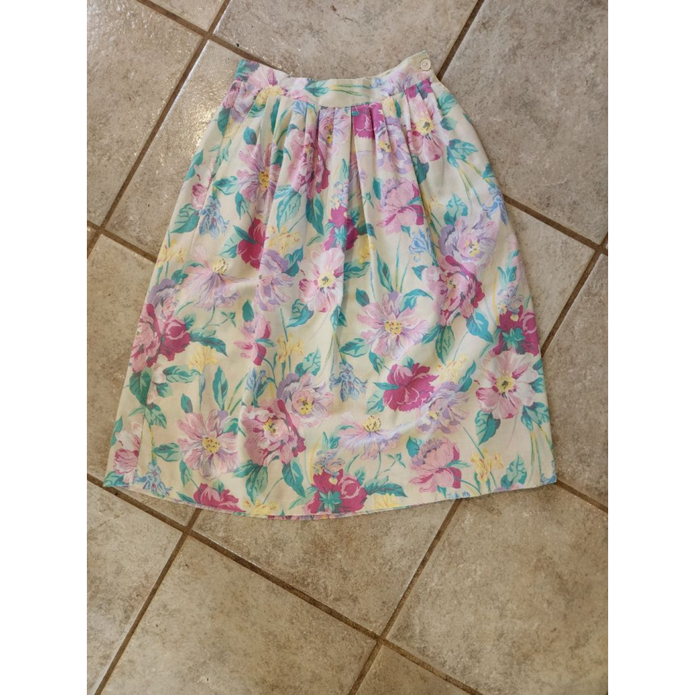 Women's Julane Floral Skirt Beige Pink 28 inch waist VINTAGE EXCELLENT CONDITION